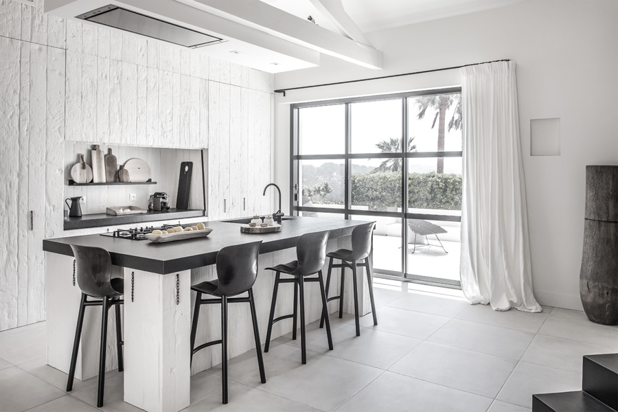Kitchen with textured wood and matte white finish
